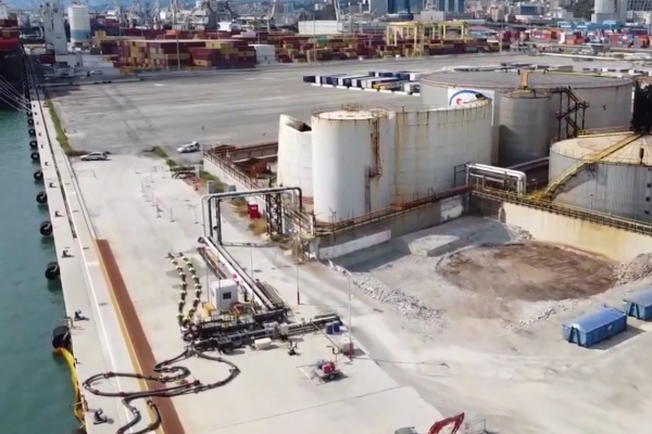 PortalPortuario's tweet photo. Puerto de Génova gana terreno para ampliación tras demoler viejos estanques de combustible - https://t.co/zobbRv6tMO #PuertodeGénova #PortsofGenoa #Esso https://t.co/74ahVSIqxL