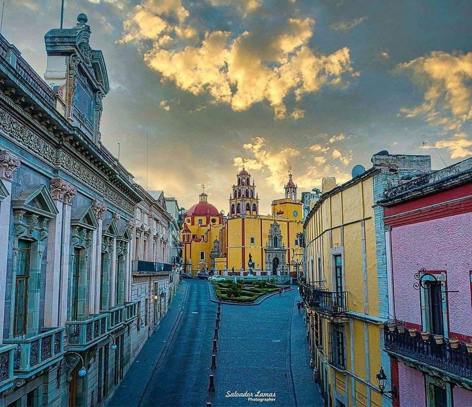 ¿Aún no lo sabías? #GuanajuatoCapital se convertirá en trending topic de tus pensamientos si inicias el día viendo su belleza ❤️😍

📷 lamas861021