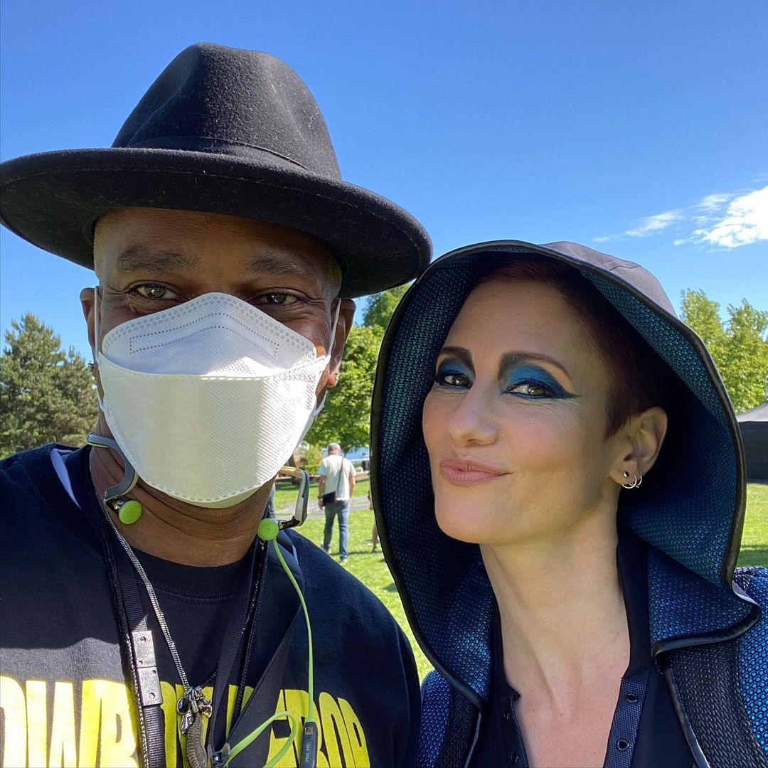 phun_wang's tweet photo. TY @EricDeanSeaton #RobWright @jkardos07 @SupergirlStaff @MelissaBenoist @chy_leigh @DavidHarewood @jesserath @NicoleAMaines @julie_gonzalo @PetaSergeant @hannah_james_44 TY for patching up things with Mauve and Nia! #Sisterhood! #Supergirl https://t.co/teC2IDg3eM