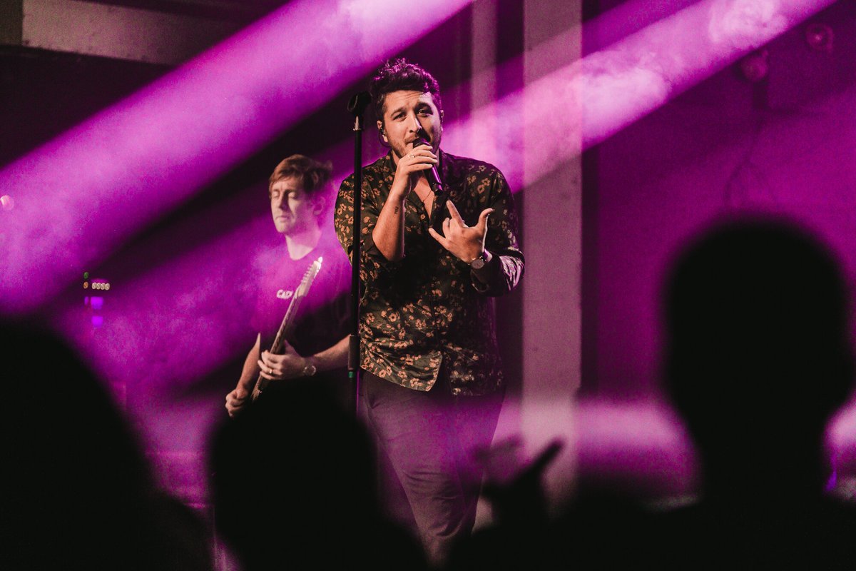 acentricmag's tweet photo. We caught one of only two US stops for @six60 and @willevansmusic! 📷 @juliaxpagano 
https://t.co/83nKsNxwIq https://t.co/Y8zoiXQCIY