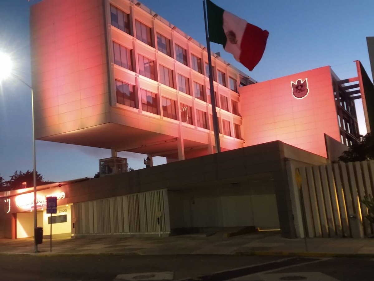 El Poder Legislativo del Estado de Querétaro se viste de rosa #OctubreRosa #DiaMundialDeLaLuchaContraElCancerDeMama