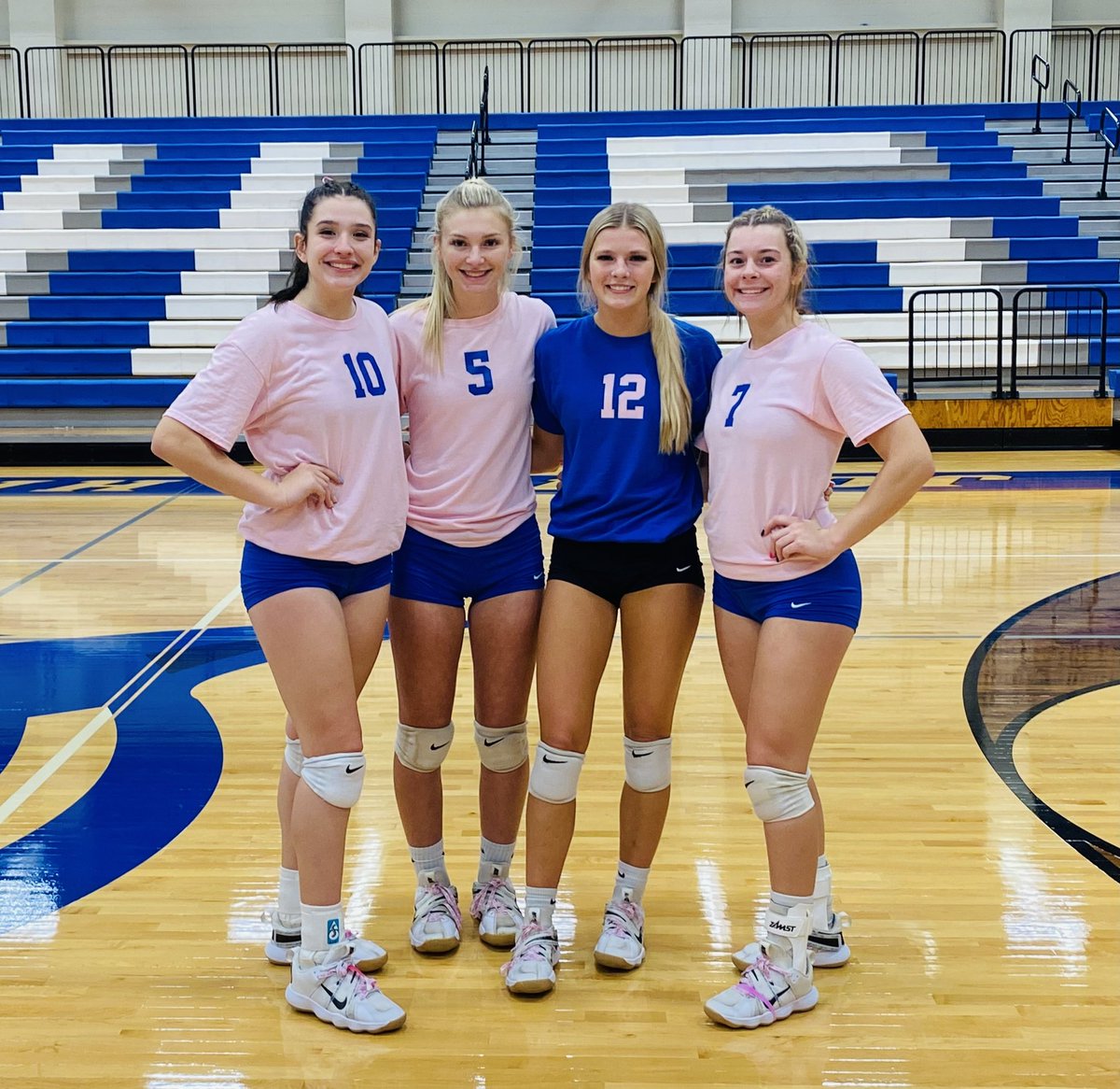 JhsOwlsvball's tweet photo. Our SENIORS played their last 🏐match in Galbreath Gym with a sweep over Waco U!

These girls have spent so much time in this gym where they have made countless memories &amp; friendships. Let’s keep adding to those memories as we finish out district &amp; gear up for playoffs!
#FEAR🏐💙 https://t.co/0nY5i8gzuW