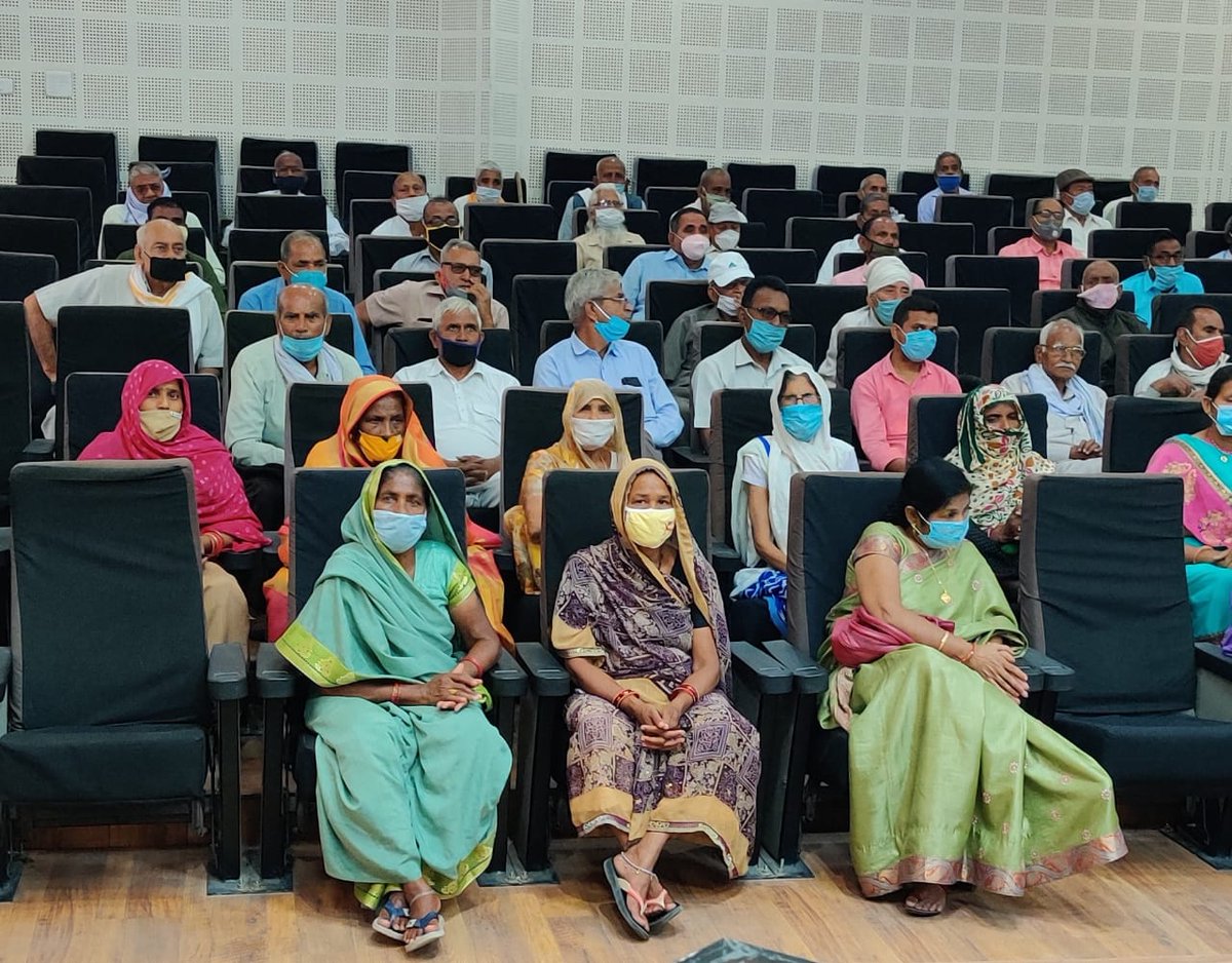 The nation has a great responsibility towards the families of martyrs . MHA shd give status of martyrs to members of CPMF jawans who lay their lives for the nation with out any discrimination.The ex- gratia grant to the families of martyrs need be enhanced to minimum Rs 1 Crore.