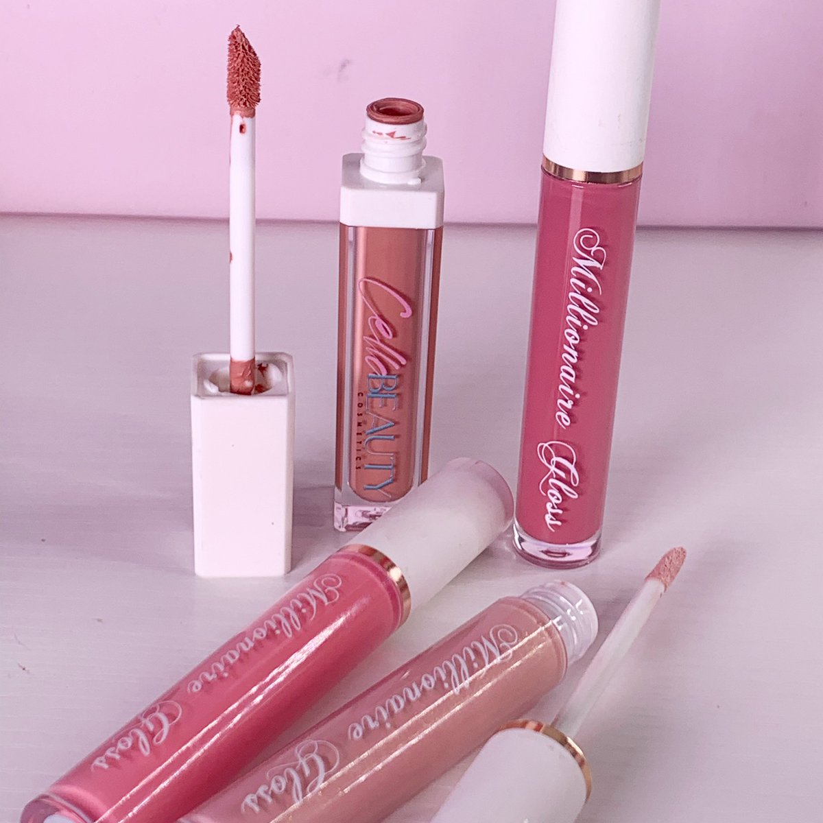 MarcellaNiccole's tweet photo. The products V.S Makeup 😍💗 @Cella_Beauty 

#breastcancerawareness 

Visit:https://t.co/6bb21sotEW https://t.co/C4gF5DxaY2