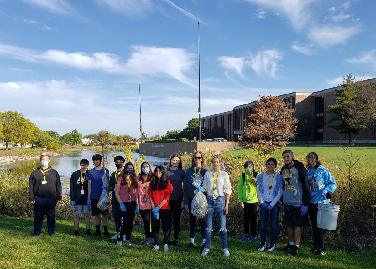 VJAGreenTeam's tweet photo. What a beautiful day for a little fall clean up around Lake Andrew! @AndrewHS_d230 https://t.co/7qeAJZhqej