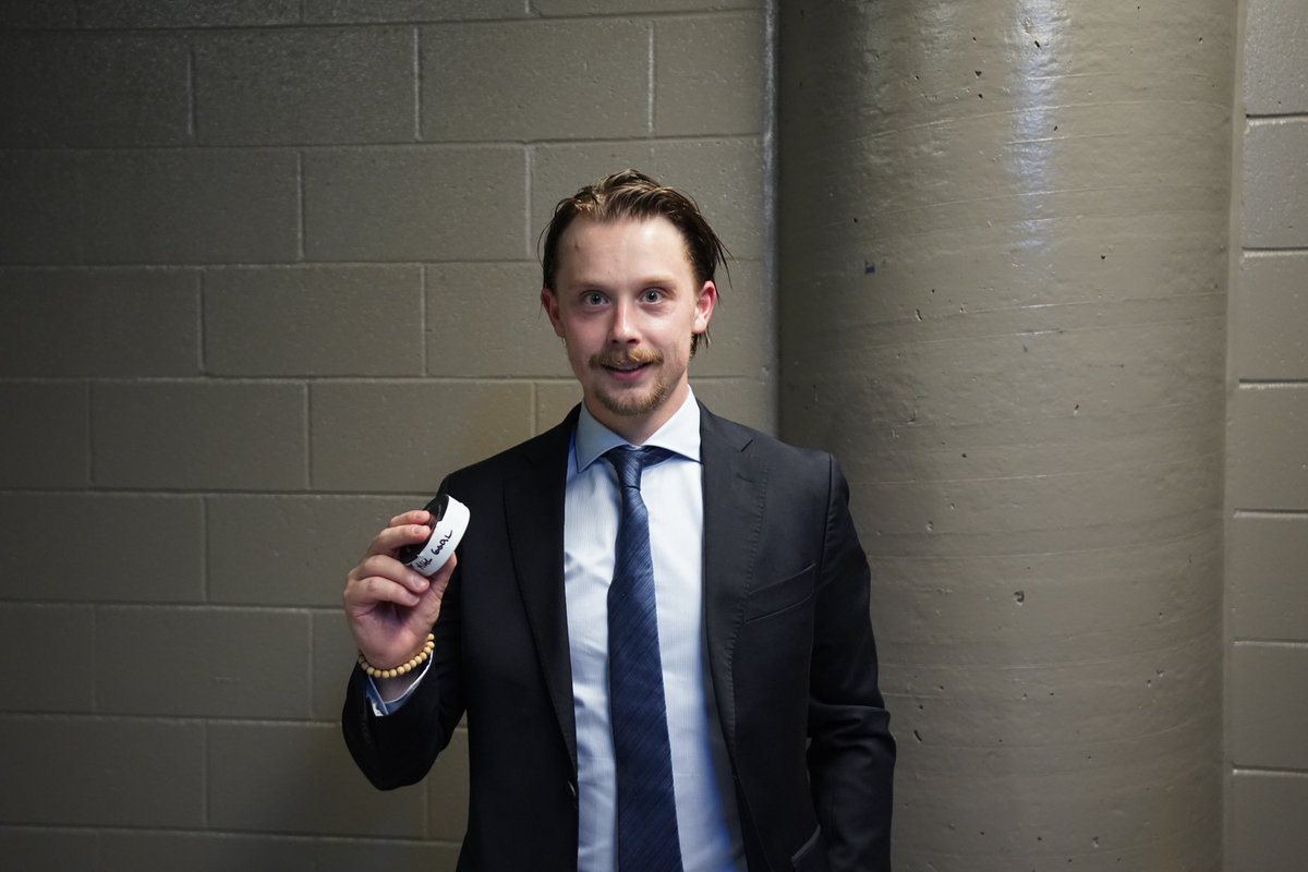 Two games, two first goal pics 👏

Congrats on your first career goal, Jonathan Dahlen!