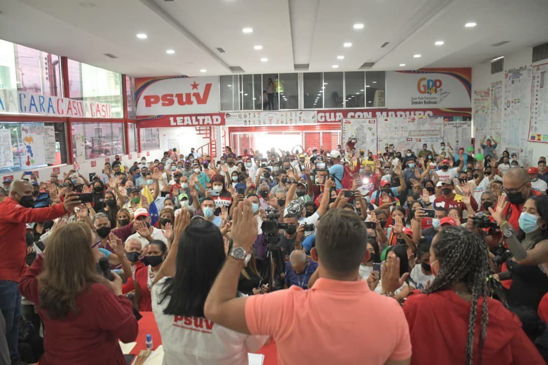 Soykarinacarpio's tweet photo. Excelente actividad con nuestra Jefa del Comando de Campaña de Comunicación Nacional @taniapsuv 💛💙❤️

¡Cuánta alegría y compromiso tienen nuestros comunicadores, son la vanguardia de la Revolución!

@NicolasMaduro 
@dcabellor 
@PartidoPSUV 

#VenezuelaTieneConQué https://t.co/eyQtl2V4bX
