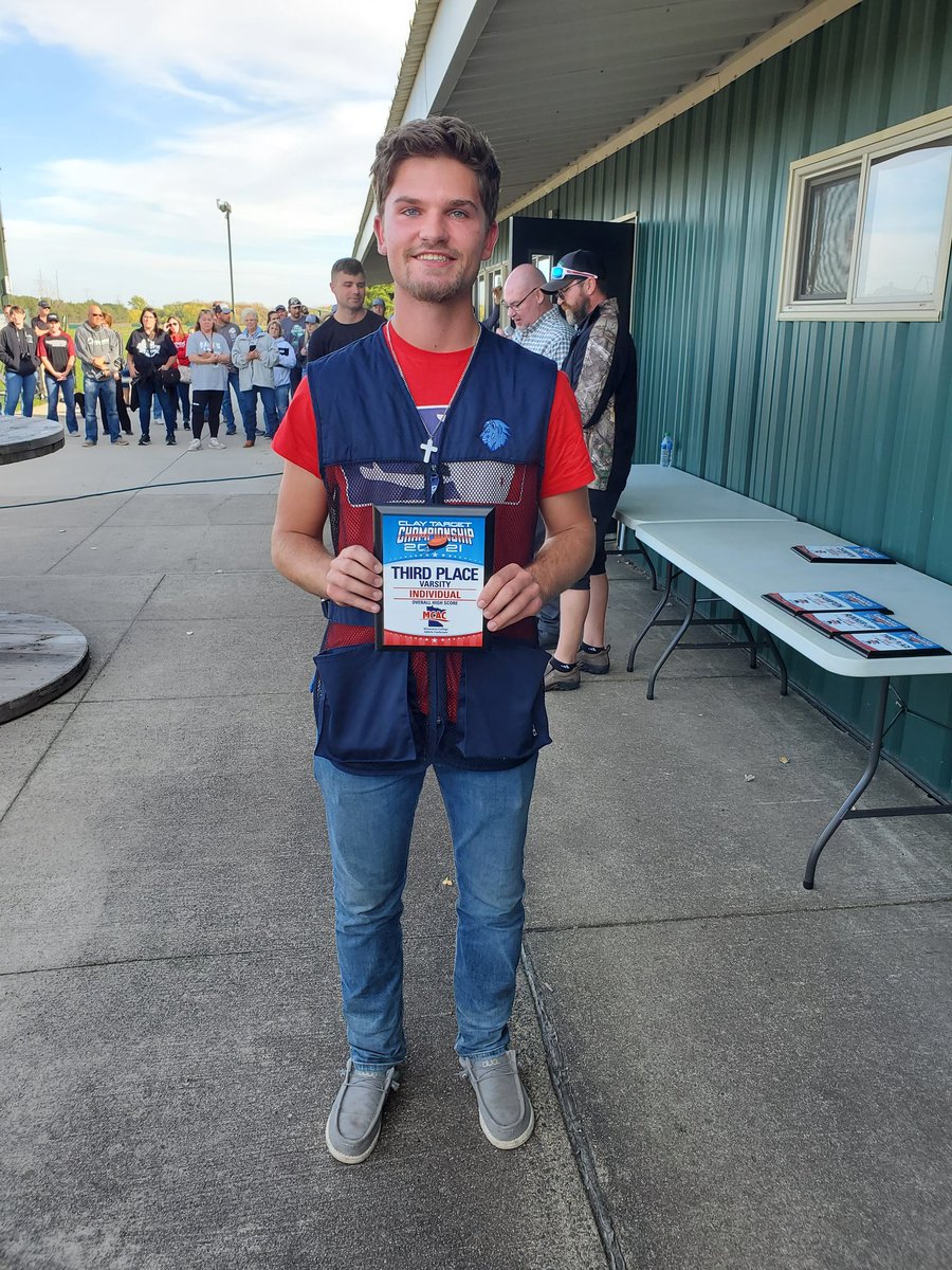 lrscclaytarget's tweet photo. Jacob Schempp took 3rd place high over all male shooter today at the MCAC championship #royalspride https://t.co/NXQvZJLPyw