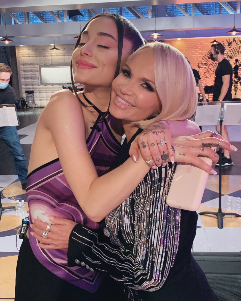 KChenoweth's tweet photo. The final @NBCTheVoice battle rounds are tonight 🥺 This experience was my favorite. I’m so proud of you and your team, @ArianaGrande 🤍 tune in!! #thevoice #teamariana https://t.co/3yQmjOxLwB
