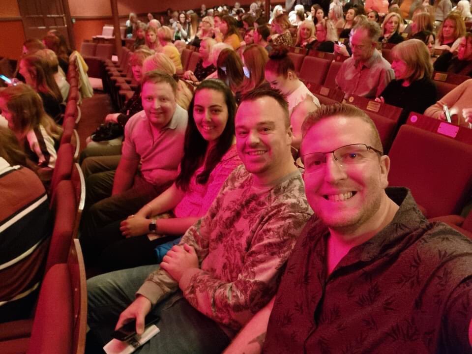 gavp1990's tweet photo. Just watched @HairsprayUKTour at @WolvesGrand and WHAT A SHOW, enjoyed every single minute of it.
@KtBrace is a star, perfect for the role and made it her own! @bigalbourne with Norman was really funny together, both fantastic!! Thanks for such a good evening!! #ExcellentCast https://t.co/d5YhOjEOLf