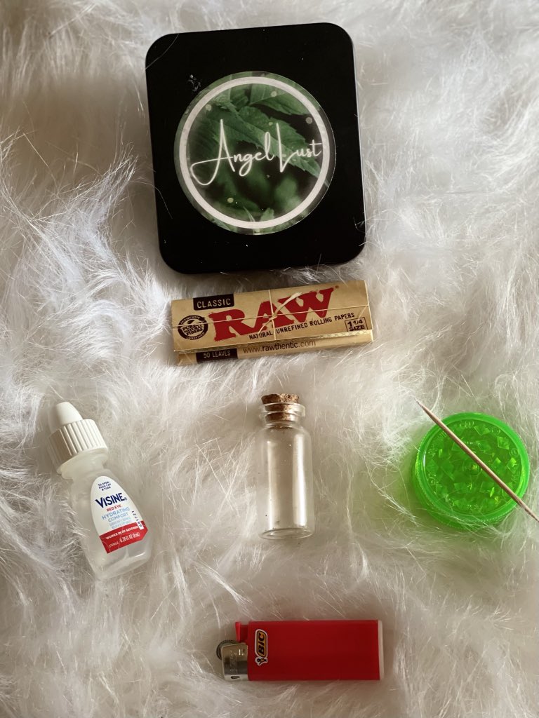 angel_lust_set's tweet photo. HIGH THERE, ME AGAIN👋🏽👀
🟢 Angel Lust 🟢
The Perfect Sesh Set
👇🏾SHOP YOUR SET NOW & PERFECT FOR A GIFT 🎁
#cannamoms #BlackOwnedBusiness #stonerFam #Mmemberville #cannakit #stonerKit #FolloForFolloBack #angellustset #weedlovers #weedmeme #weedsmokers https://t.co/ghsvyFpM87