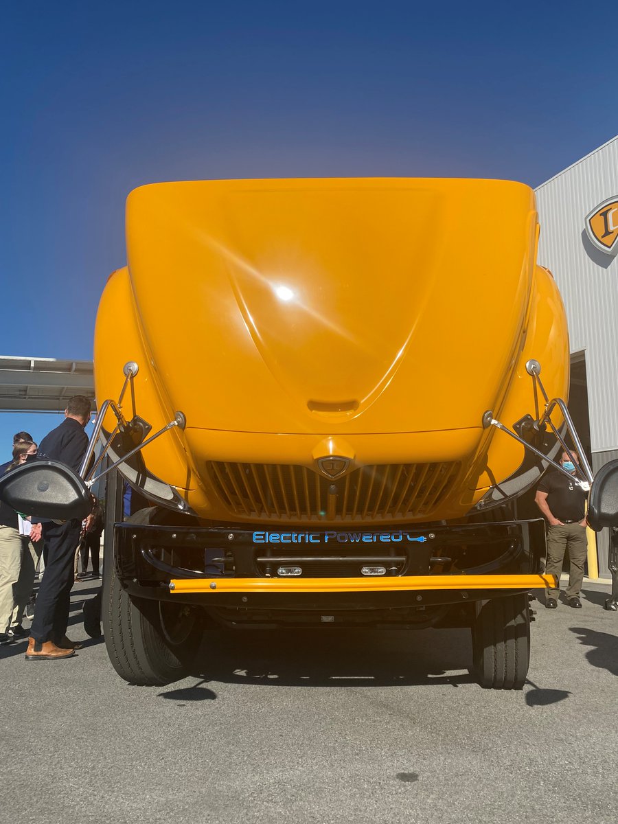 Sustainable Energy attended GWRCC electric school bus demo event in Hyattsville. This was a fantastic opportunity for  government staff, school administrators, mechanics, drivers, faculty and students to experience electric school buses firsthand!