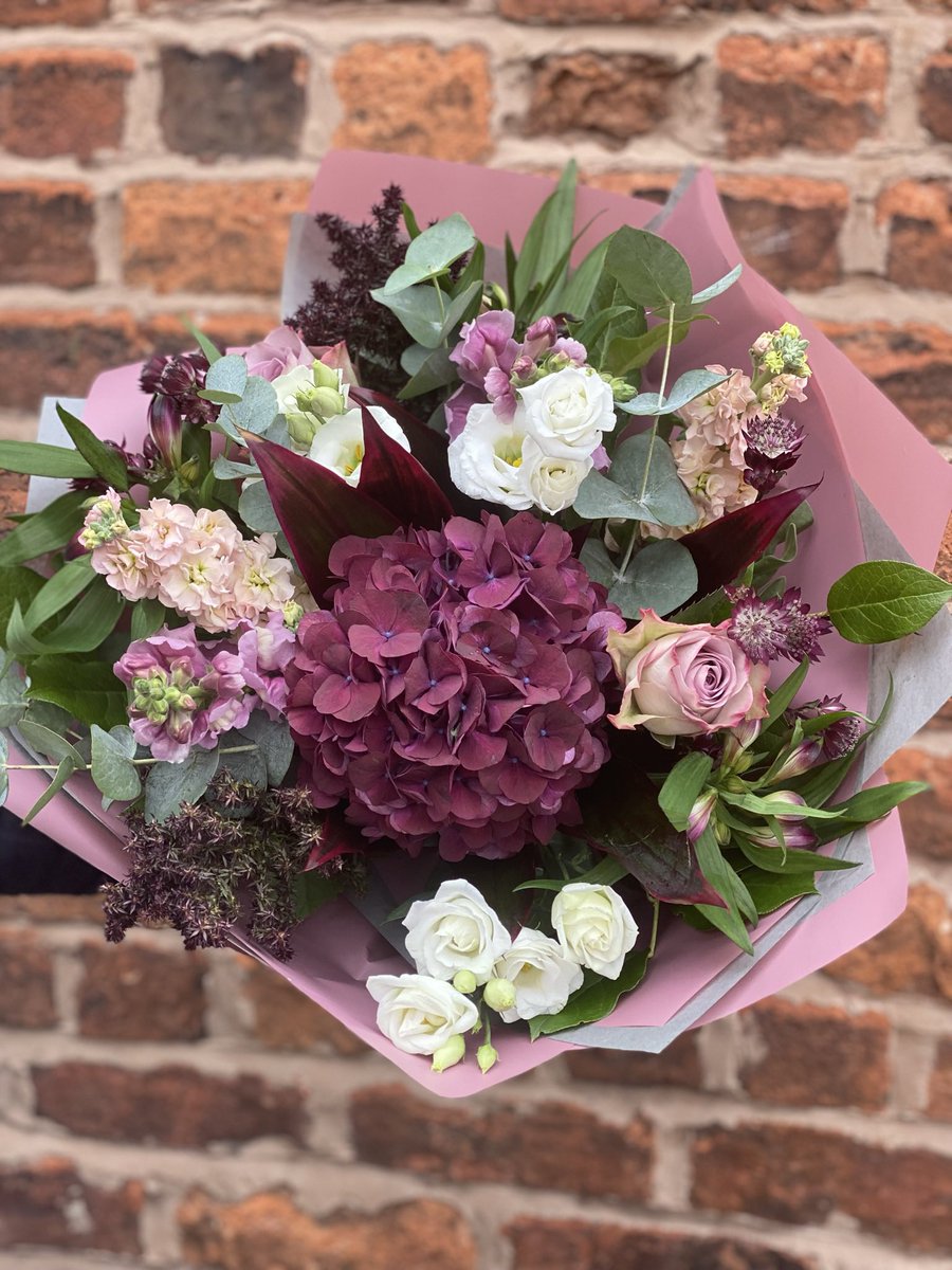 HighPeakFlowers's tweet photo. Faves of the day!! #bouquet #florist #flowers #flowershop #flowerdelivery #shoplocal #shoponline #newmills #highpeak #mellor #marplebridge #marpe #rowarth #birchvale #hayfield #glossop #chinley #chapelenlefrith #whaleybridge #furnessvale #disley #highlane #strines https://t.co/QQXY7g2Nmt