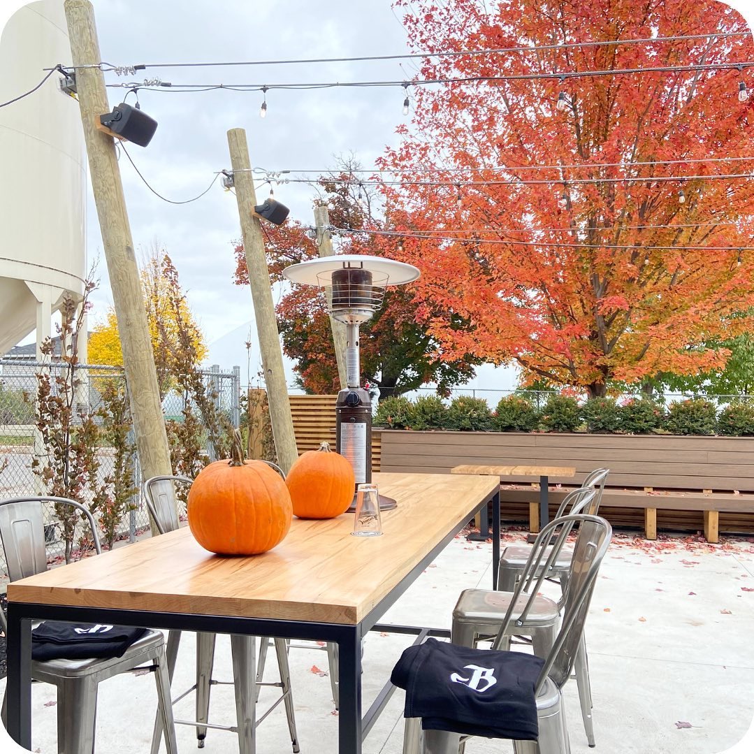 Is there anything more magical than a cozy, fall 🍁 patio moment? What a #Canadian vibe! Let us know your favourite patios that you’re FALLING for!

#reposted • <a href="/brunswickbier/">BrunswickBierworks</a> Join us this week in the Taproom or on our heated patio! We’ve got you covered with Brunswick blankets!