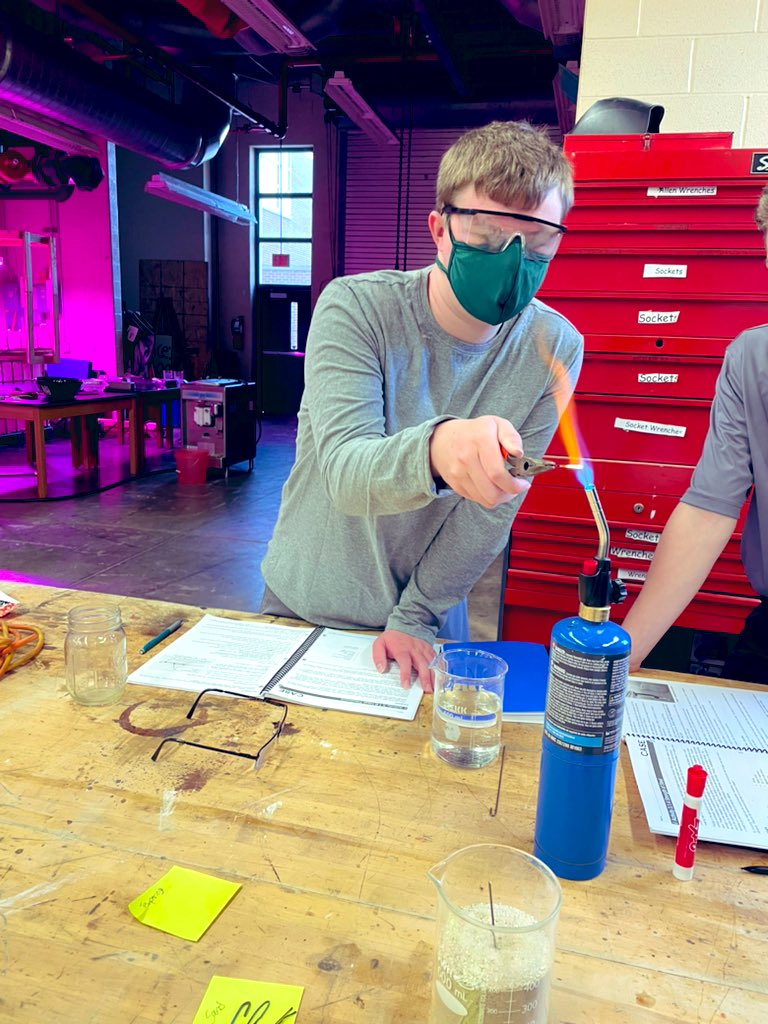 CV_AgSciences's tweet image. Our #AgPowerTech class was 🔥🔥🔥 as we wrapped up our lesson on the properties of metals. Ss investigated the impacts of tempering, annealing, and hardening of steel. #Inquiry #TeachAg #AgEdu