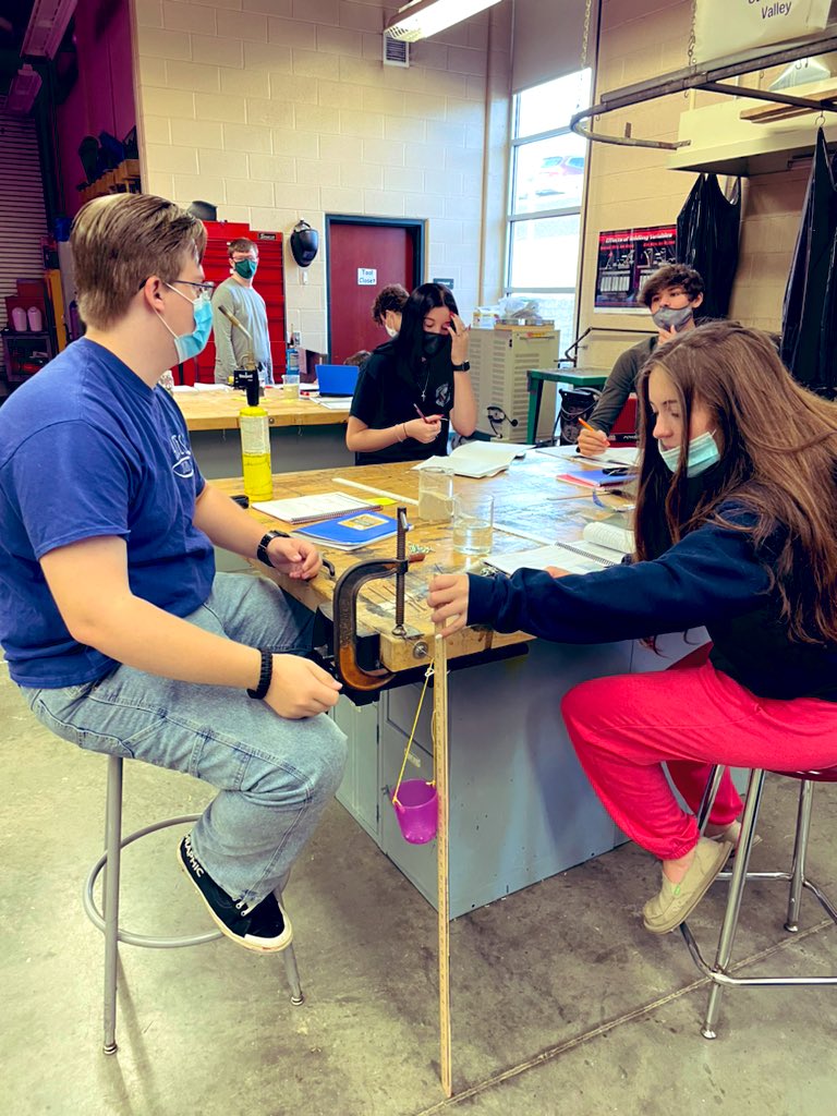 CV_AgSciences's tweet image. Our #AgPowerTech class was 🔥🔥🔥 as we wrapped up our lesson on the properties of metals. Ss investigated the impacts of tempering, annealing, and hardening of steel. #Inquiry #TeachAg #AgEdu