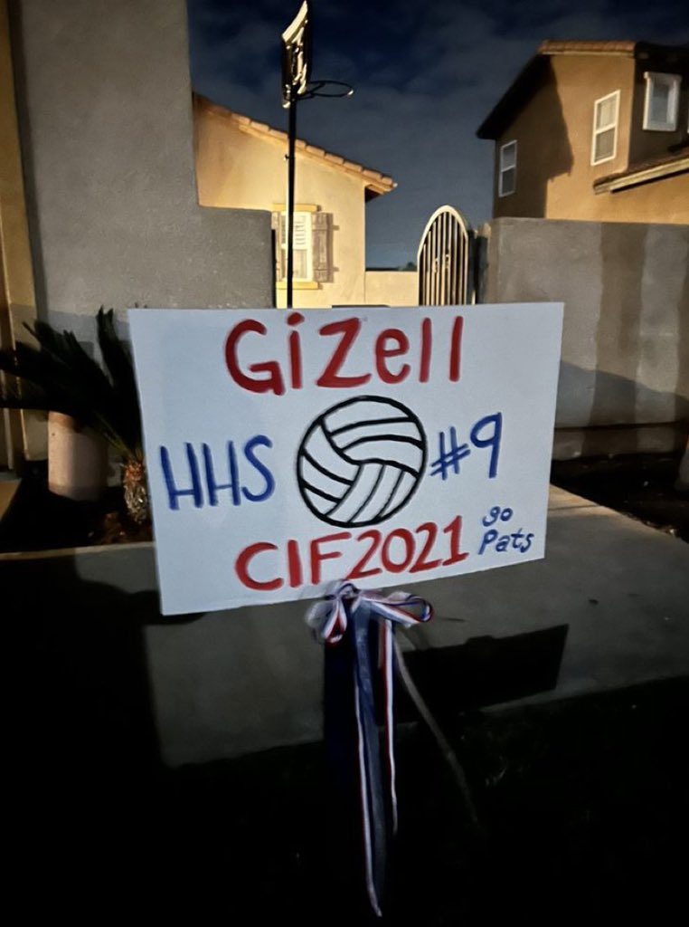 HeritageHS_VB's tweet photo. When you go to sleep and wake up to find the CIF fairy has stopped by 🧚‍♀️ #cifbound https://t.co/Cv0UMzbikJ