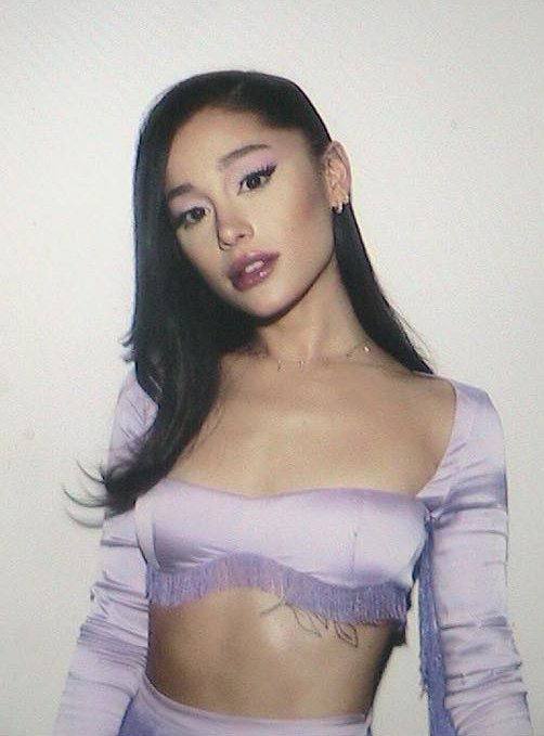 tuneedy's tweet photo. ariana grande. https://t.co/wKcxLTOmje