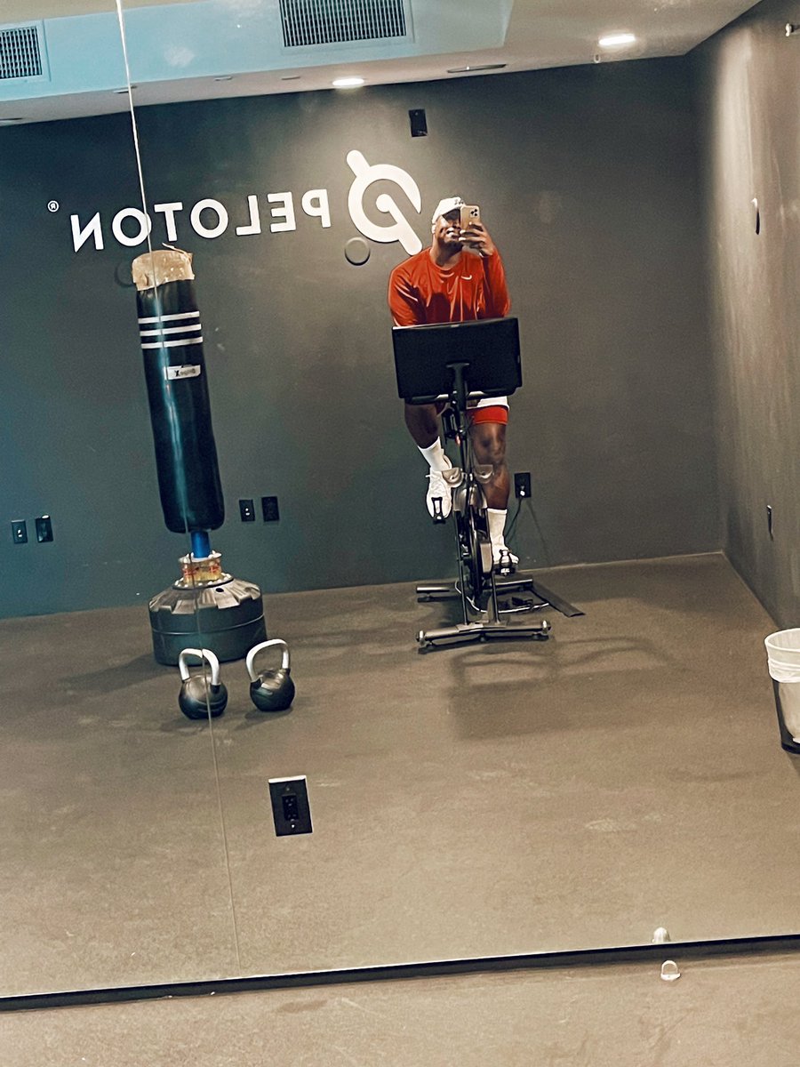 marcusmajors_'s tweet photo. This Not An Ad….All Im Saying @onepeloton & @Nike Cut Me A Check‼️ #betterisinus
#mmajors #nike #peloton #justdoit https://t.co/TxQmjVV30s