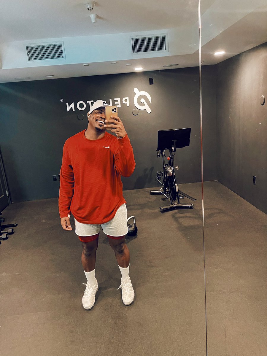marcusmajors_'s tweet photo. This Not An Ad….All Im Saying @onepeloton & @Nike Cut Me A Check‼️ #betterisinus
#mmajors #nike #peloton #justdoit https://t.co/TxQmjVV30s