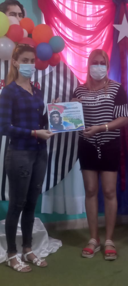 Katy48664637's tweet photo. Se reconoce con el Sello de Oro en el @LloviznaLa a @Mayi53357937 @Katy48664637 @DayelenaRodriu1 por su destacada labor en el enfrentamiento #COVIDー19 #HeroesDeLaSalud #CubaPorLaVida #CubaCoopera @Cubacooperabol2 @cubacooperaven @LloviznaLa @AdanVillavicen5 @Yuss74368386 https://t.co/rFrn3r5RgS
