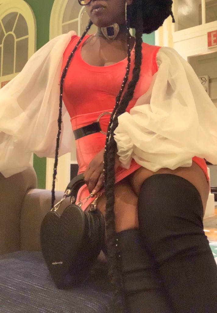 ssaintbella's tweet photo. Of course I’m a sucker for big ass sleeves 🖤🎀 https://t.co/hj3rRIh7gZ