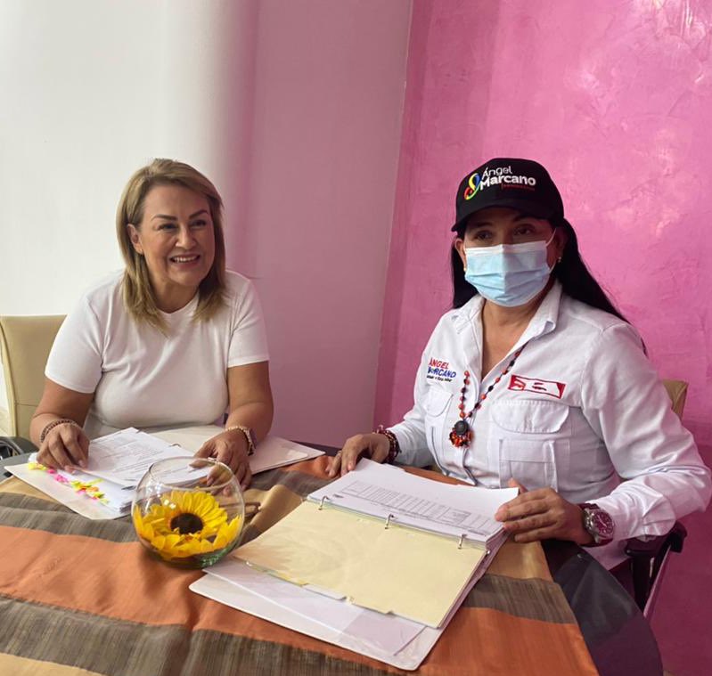 YajairaApsuv's tweet photo. Bienvenida a esta su casa @FSBolivar Sra. Nidia Escobar de Rangel, quien nos acompañó en un recorrido en la sede Mundo de Sonrisas, municipio Angostura del Orinoco. Seguimos trabajando juntos para fortalecer todas las instituciones al servicio del pueblo. @amarcanopsuv https://t.co/kud0BKS4vJ