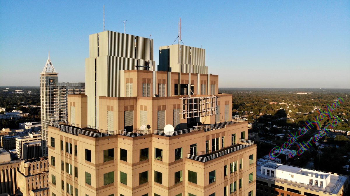 oakcitydylan's tweet photo. The #DTR BB&T building finally getting its Truist logo (or so it seems).
Updated shots as they progress.
#dtraerial #dtrlove #rlghlife @TruistNews @DowntownRaleigh @dtrcac @Downtown_South @WeLoveDowntown https://t.co/lSqUfNED6N