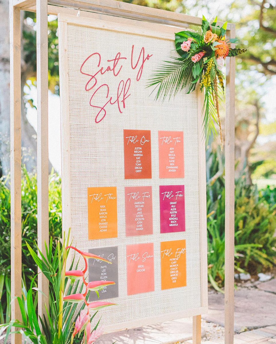 destinationido's tweet image. Seat Yo Self next to the Hawaiian coast at Tiffany and Greg's fun and funky #destinationwedding! 

destinationido.com/fun-and-funky-…

📸: @angiediazphotography
👩‍💻: @CoutureEventsHI 
📍: Olowalu Plantation House
🌺: Bella Bloom Maui
💌: @ShindigBespoke 
💄: @MeiLiAutumn