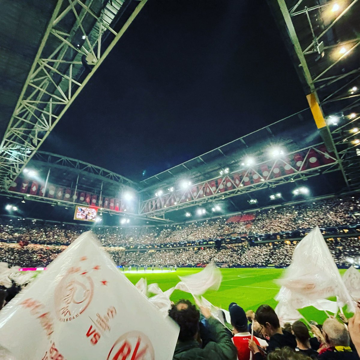 Sanniejbal's tweet photo. Wat een avond 😍🥰 ❌❌❌ #ajax #ajabvb #genieten https://t.co/3DrlWQ7R10