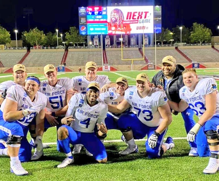 HistoryFalcon's tweet photo. @Brad27_27 @Falcon8fan Diesel Power!
#BeatSDSU
#BoltDiesel ⚡🏈🇺🇸💰 https://t.co/4Ad2xOjBr9