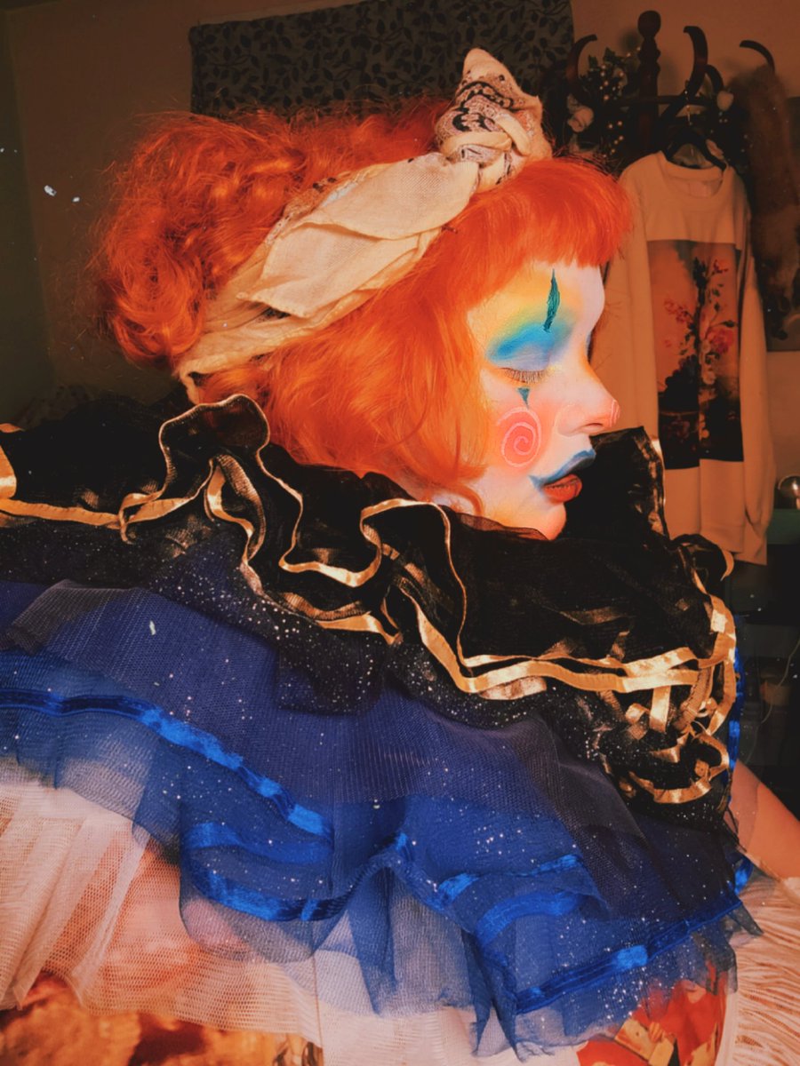 Porcelainette's tweet photo. ℂ𝕝𝕠𝕨𝕟 𝕕𝕠𝕝𝕝 𝕗𝕣𝕠𝕞 𝕥𝕙𝕖 𝕒𝕥𝕥𝕚𝕔 ♡ https://t.co/h9dCm6RV3D