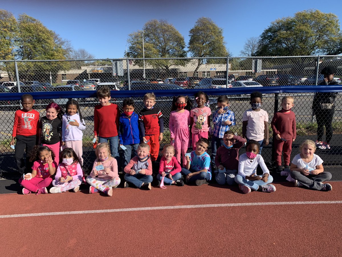 MrsHarringtonEE's tweet photo. Kindergarten Walkathon was so much fun!! Please bring in your donations!! https://t.co/q8ow7pTPD5