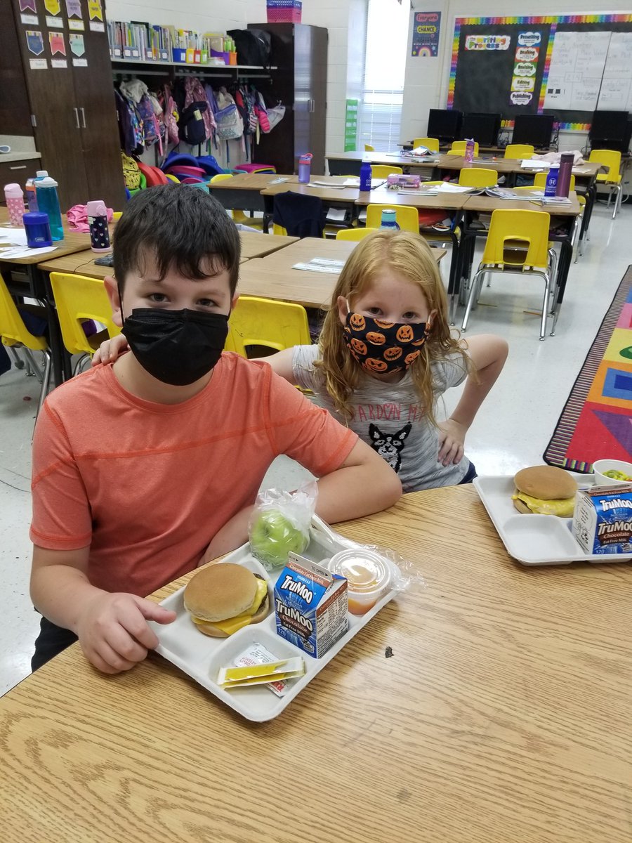 These sweet friends cashed in their PBIS Rewards points and had lunch with me today. #DolvIncredible <a href="/DolvinES/">Dolvin ES</a>