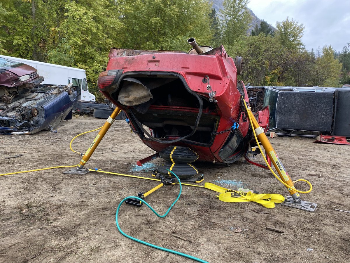 trailfire941's tweet image. Trail Firefighters local 941 did some auto extrication practice with our new stabilization struts and air bags.