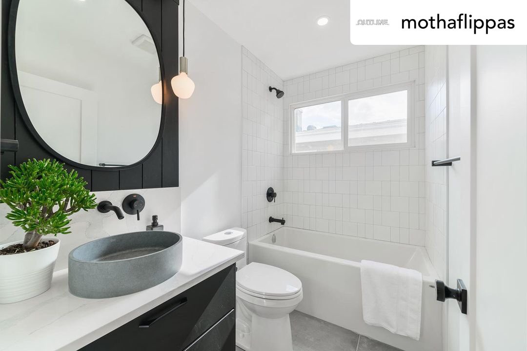 JadeStoneLtd's tweet photo. Modern. Sleek. Bold. Everything we want to hear about a new renovation! 

Material: Frozen Tundra by Baystone 

#yegbusiness #yycbusiness #quartz #countertops #bathroomrenovation #itsagreatdayforcountertops https://t.co/gLQjJ0hLrS