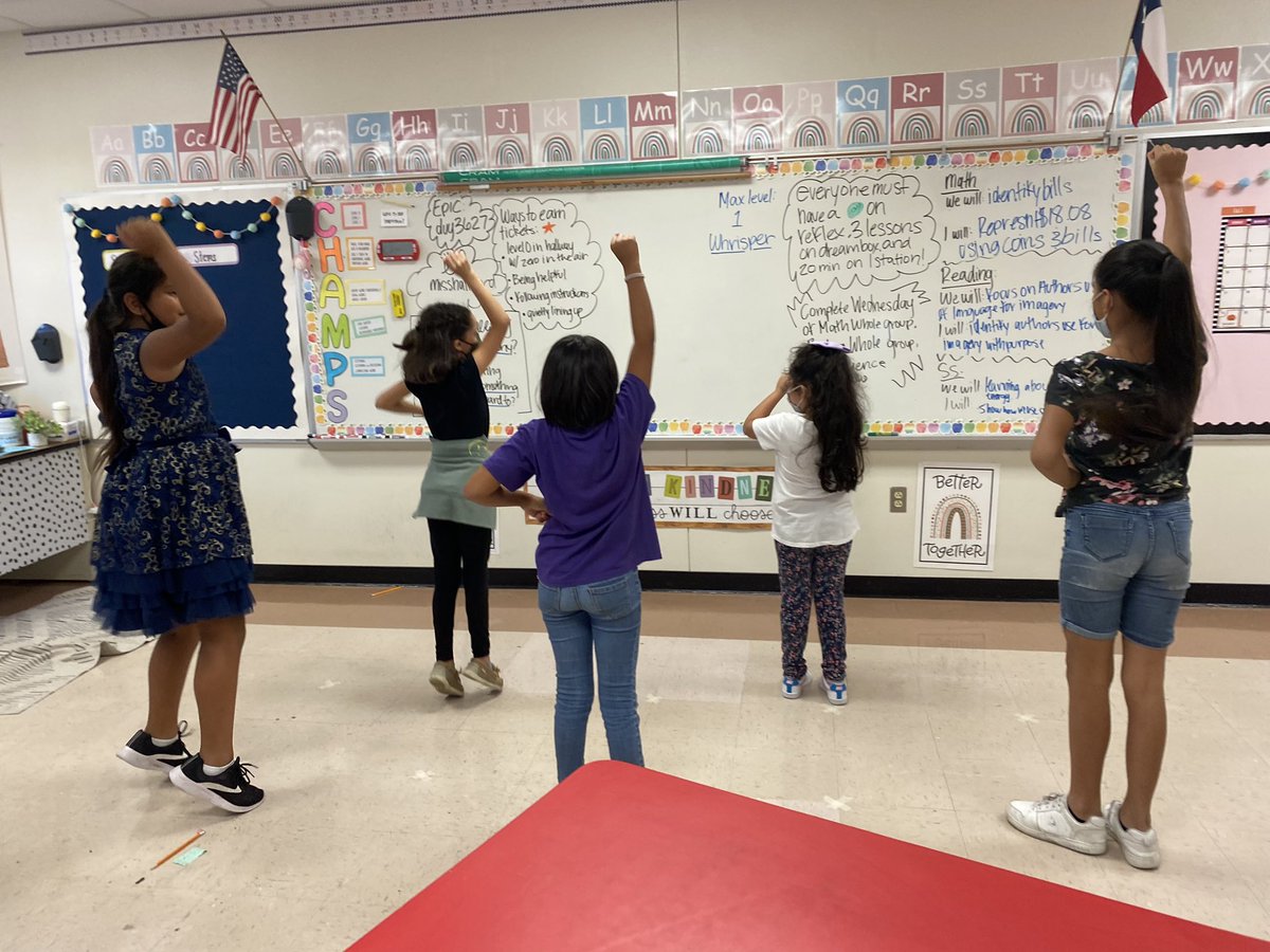 lisdaceBBE's tweet photo. ACE has spirit, yes we do! ACE has spirit, how ‘bout you? 🦁📣

Cheer and Dance was a blast with @MissHall3rd today! #lisdace #lovemyLisd https://t.co/iRBLpe9dPK