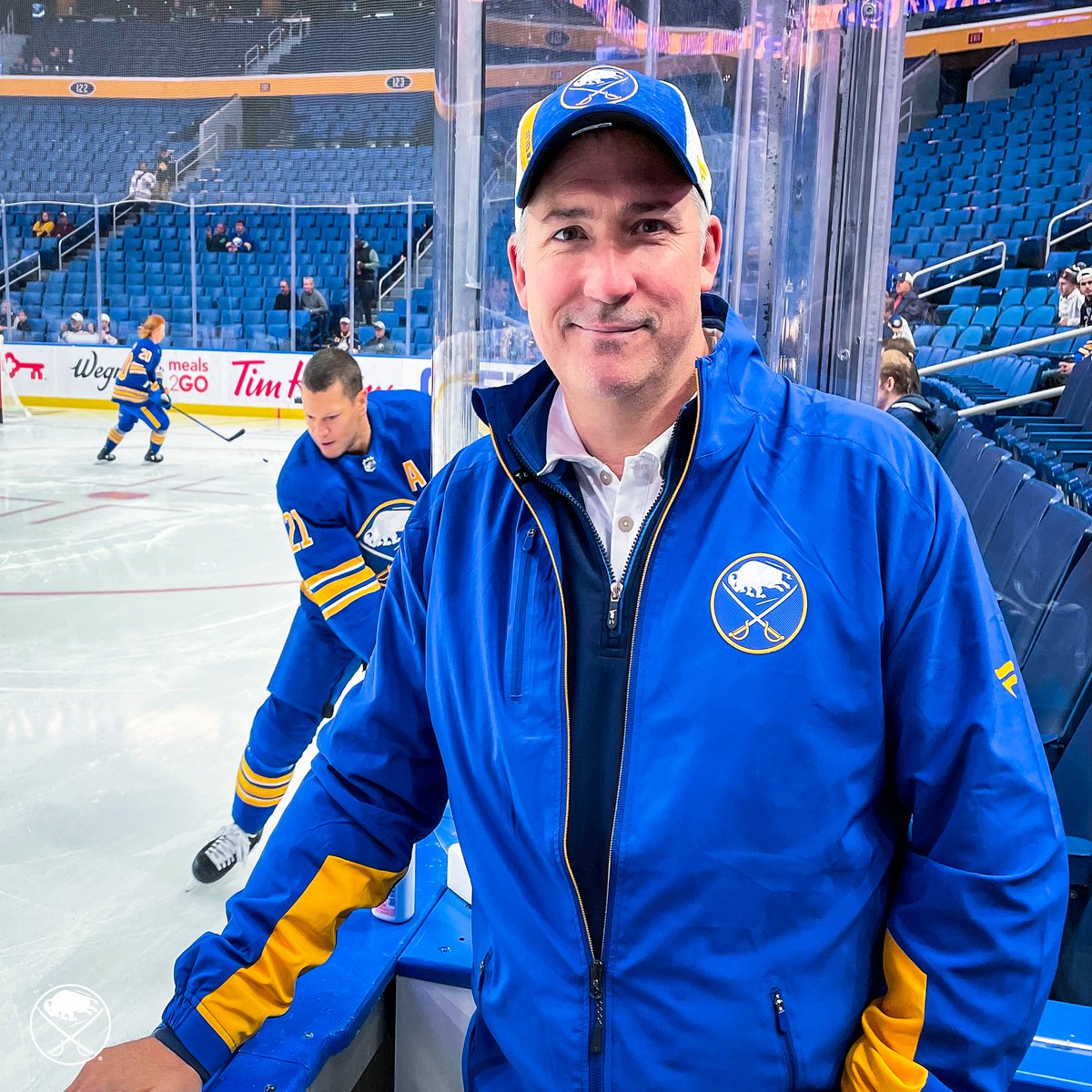 Congratulations to Sabres Head Equipment Manager, Dave Williams, on working his 2,000th professional game tonight! 👏

We appreciate everything you do, Willie!