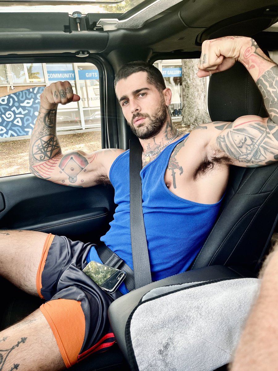 Bringing these hooks to the gym.. 🇨 🇺 😈 🍆 💪 💪 t.coMv1Z4JXfp9...