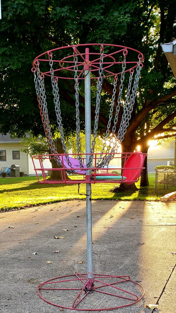 kc9qha's tweet photo. Putt putt for the fun of it. #BackyardPractice #DiscGolf https://t.co/CrpY13yjS1