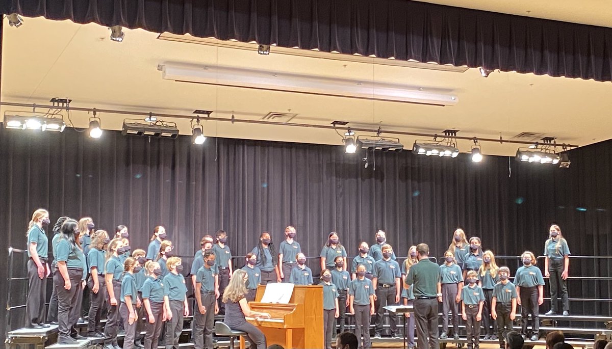 Oakview_MS's tweet photo. Oakview Choir is BACK!  #joyfulday https://t.co/xLDjRY3K32