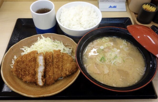 かつやの朝ロースカツ定食 495円 を豚汁大 44円 に変更すると100円割引が使えるようになって439円に値段が下がるバグ Togetter