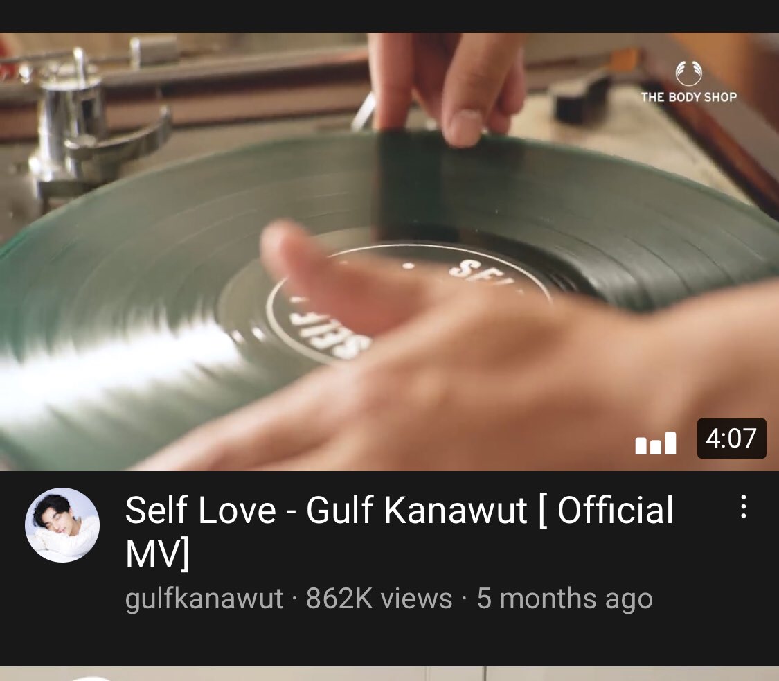 AconcernedW's tweet photo. Saw the most hilarious tweet ever. Why would he need the help of someone who couldnt even influence his own ppl to stream for his own SOLO mv song? Look at the views, after months n the views r still SOOOOOO low!! 
Arrogance of balls is off the roof. 😂😂😂 https://t.co/lUSZBsJReN