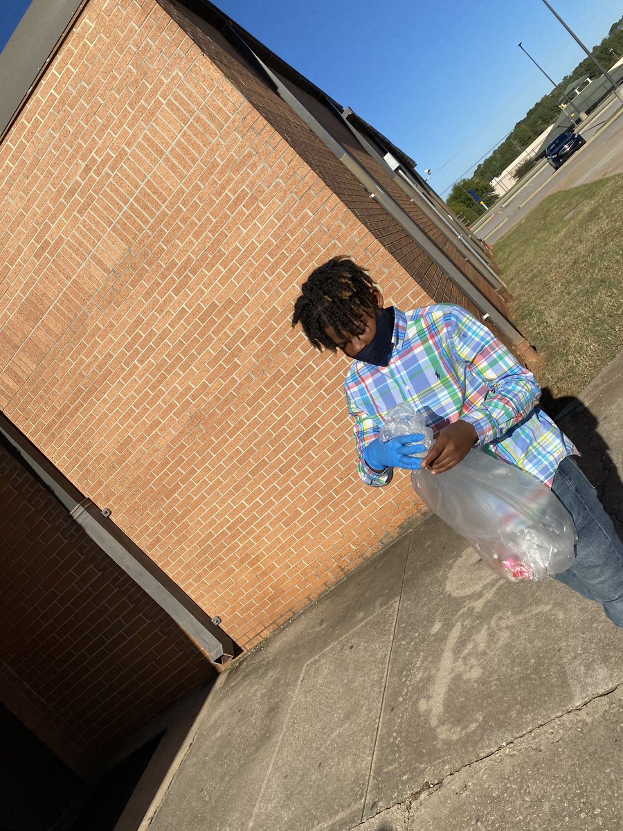 FMSJrBetaClub's tweet photo. FMS Beta Club in service @FairfieldMiddle https://t.co/o9hkWqSngq