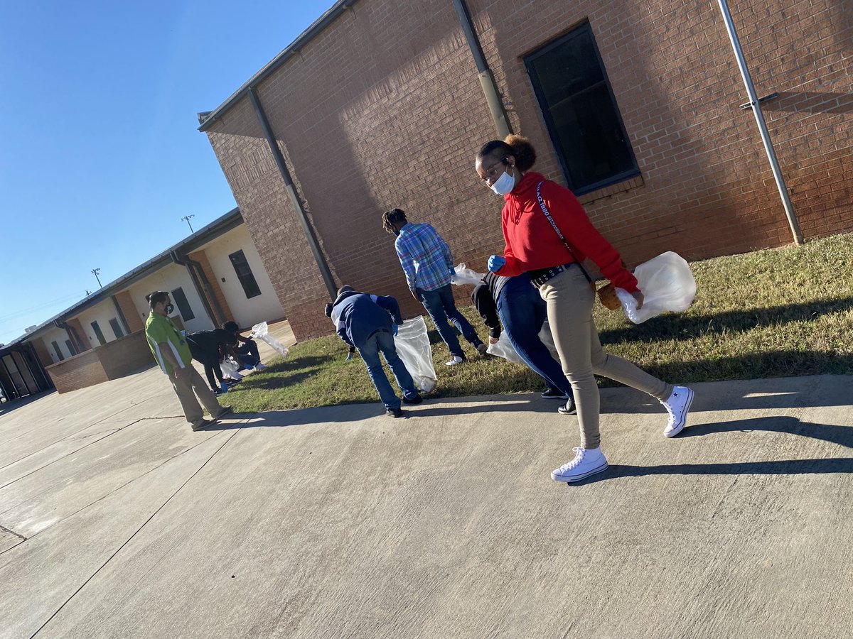 FMSJrBetaClub's tweet photo. FMS Beta Club in service @FairfieldMiddle https://t.co/o9hkWqSngq