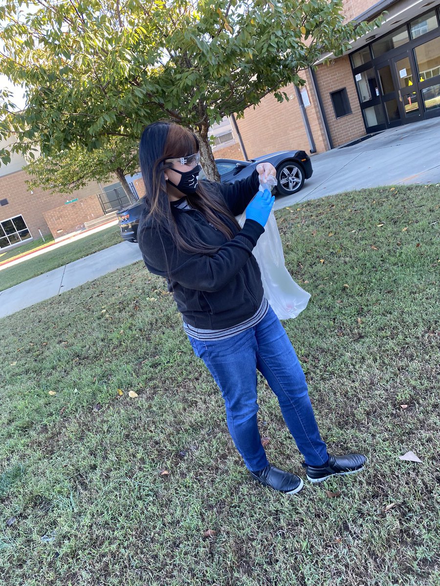 FMSJrBetaClub's tweet photo. FMS Beta Club in service @FairfieldMiddle https://t.co/o9hkWqSngq