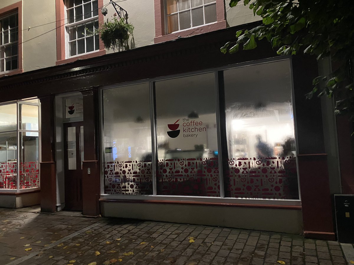 A spectacular final sky in my home town of #Cockermouth - we didn’t quite win the quiz @thebitterendbar but the #beer and company made up for it &amp; good to see <a href="/thecoffkitch/">The Coffee Kitchen</a> still hard at work - looking forward to fresh bread tomorrow &amp; #refill  ❤️ #SmallBusiness #LakeDistrict