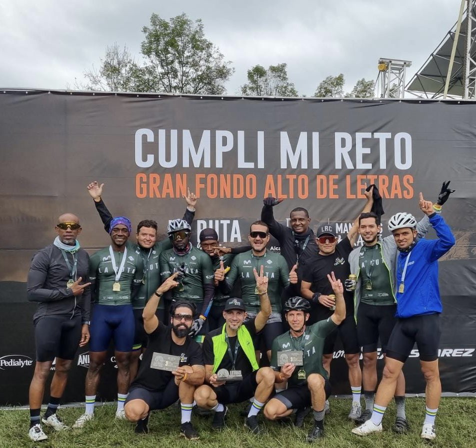 Alexorsan's tweet photo. ¡NOS GRADUAMOS CON LA FUERZA DEL CORAZÓN!

Que reto más duro, más exigente, pero lo logramos con la fuerza del corazón y la mente, el cuerpo y las piernas solo obedecen, todo está en tus ganas y tu motivación, allí están los entrenamientos, la disciplina, la pasión y el amor… https://t.co/aTizvEfpIw
