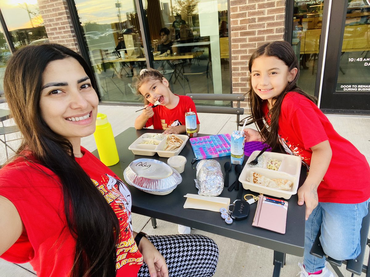 GeralLarrazabal's tweet photo. Chipotle fundraiser 🥳 @JSES_Stallions #StallionSpirit https://t.co/cwWhge5dJR
