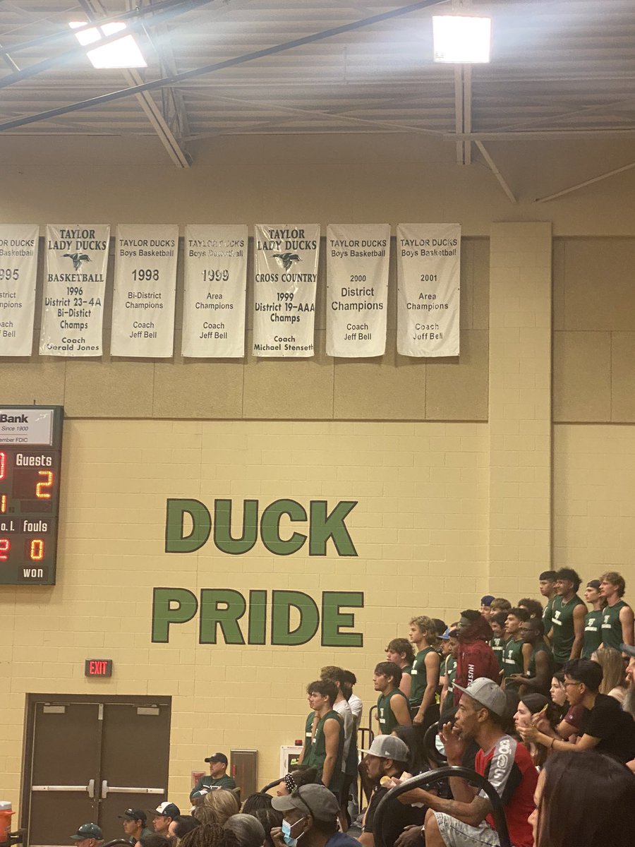 ReneeSc47619923's tweet photo. Taylor Ducks!! Let’s go Volleyball! Awesome to have the football players cheering them on. @thsducks #thisisTaylorISD #TaylorTough https://t.co/xKafHDELbg